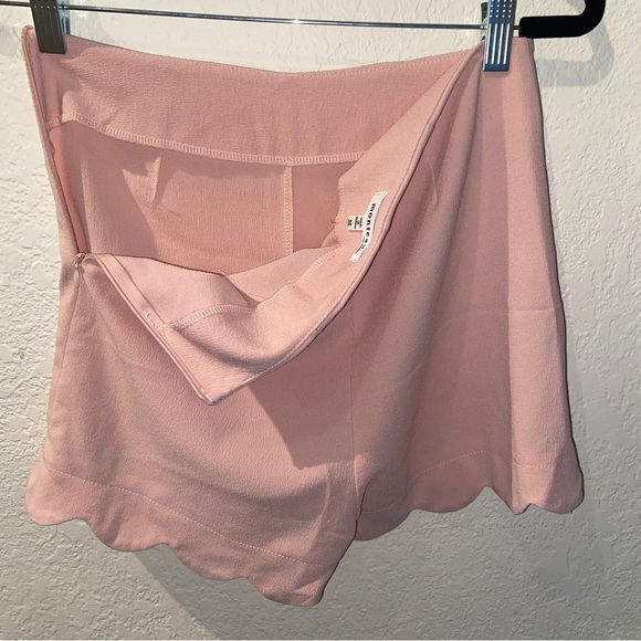 Monteau Size M Pink Pastel Scalloped Short Shorts - Picture 2 of 3